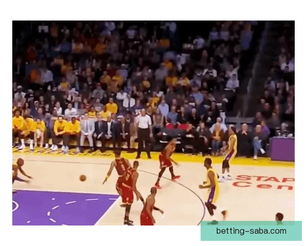 詹姆斯回忆科比经典瞬间：本以为是战术安排却遭遇单打冲击