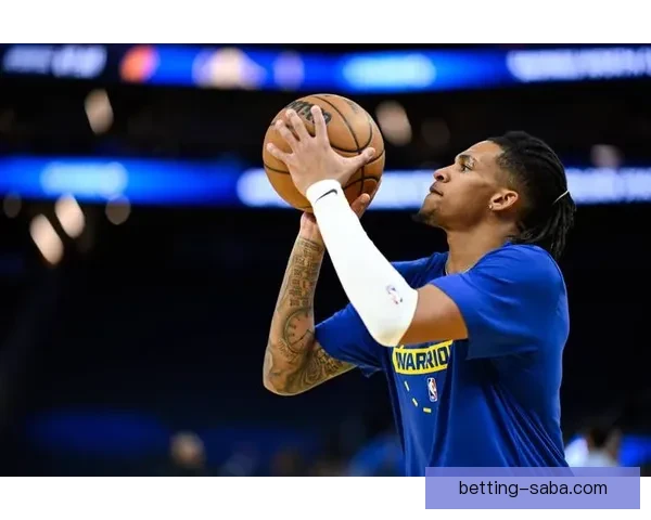 巴雷特在比赛中被队友锡安误伤肩膀 已返回更衣室接受治疗